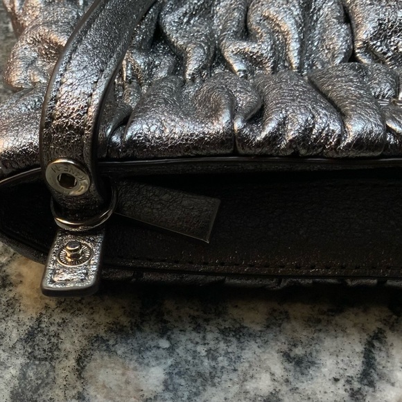 💥SALE💥NWOT Michael Kors Silver, Metallic Ruched Leather Clutch/crossbody. - Picture 7 of 10